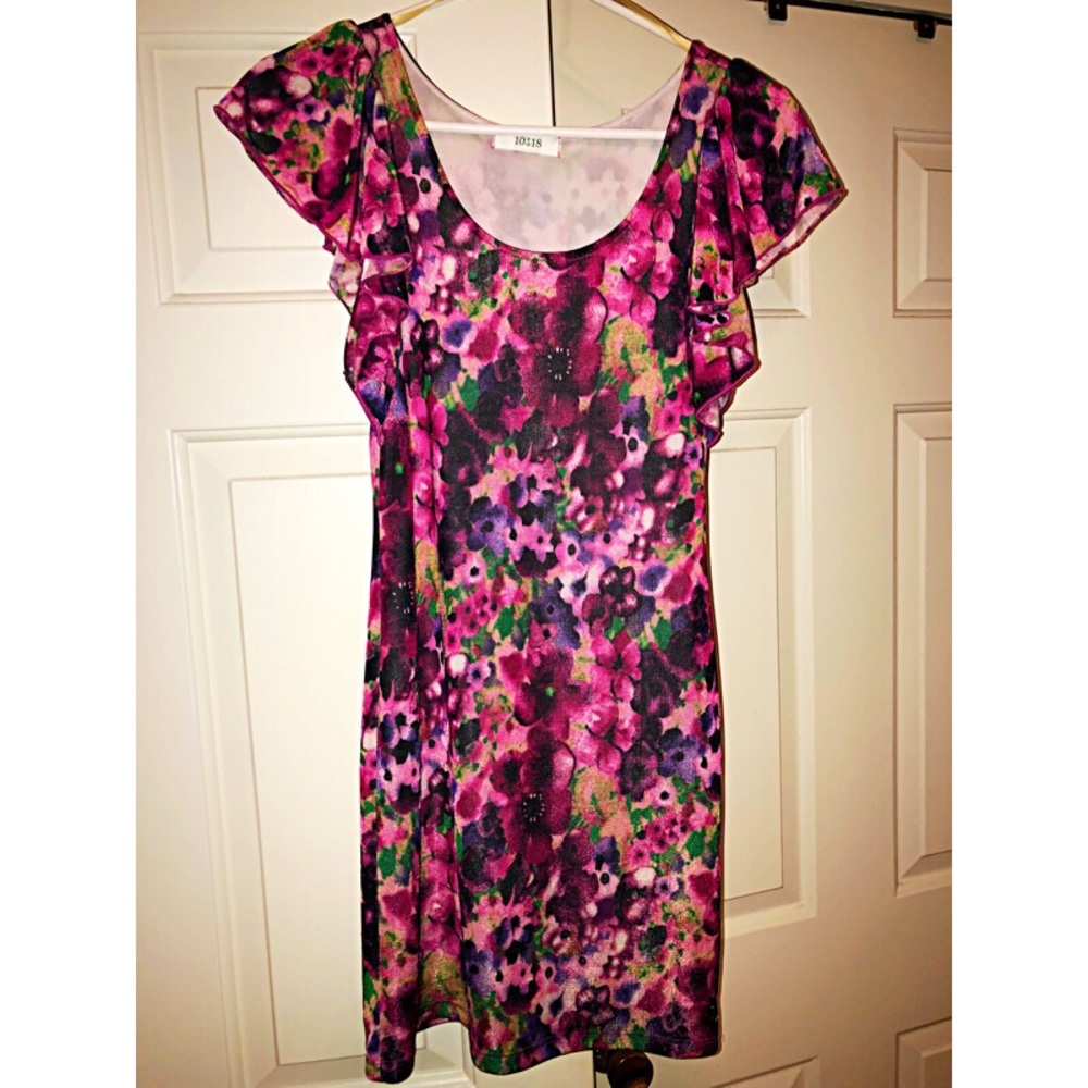 SOLD! Vibrant floral mini dress. Small
